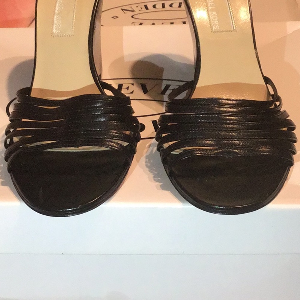 MICHAEL KORS OPEN TOE BLACK LEATHER WEDGES/SANDALS - Picture 2 of 13